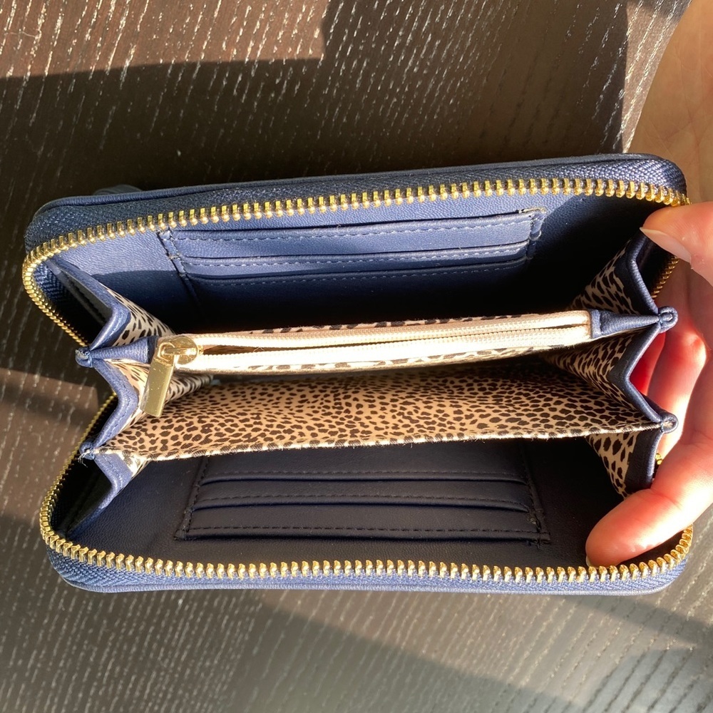 Beautiful Navy Blue Wallet Coin Holder Card Holder with Wristlet Zip Around - Picture 5 of 8